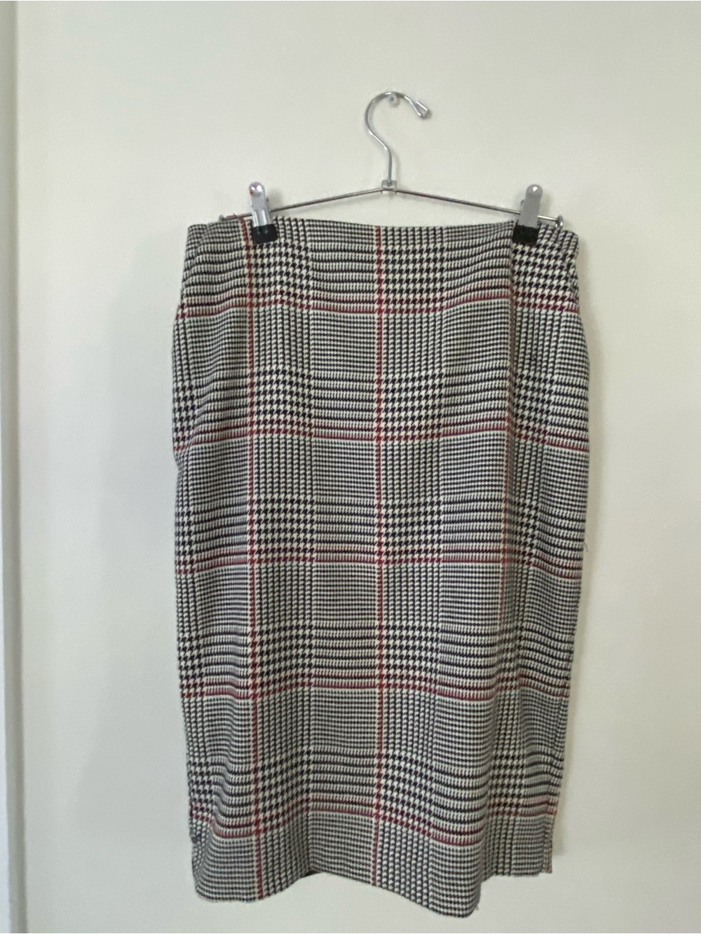 White House Black Market Plaid Pencil Skirt in Black, White & Red